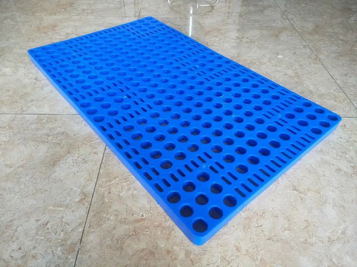 Pallet nhựa sàn không chân 3 Pallet nhựa không chân không bị oxy hóa bởi môi trường